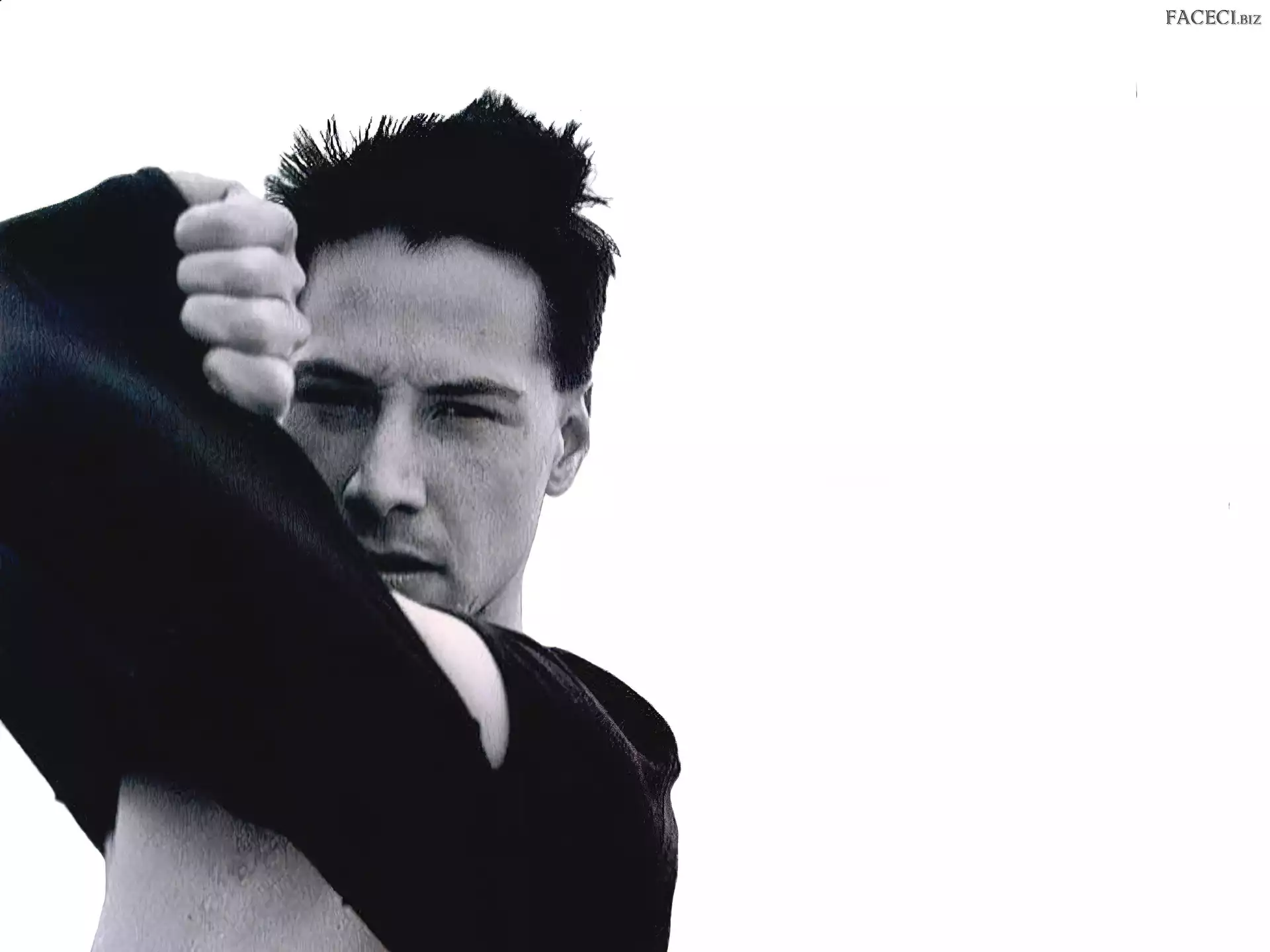 Keanu Reeves, czarny strój